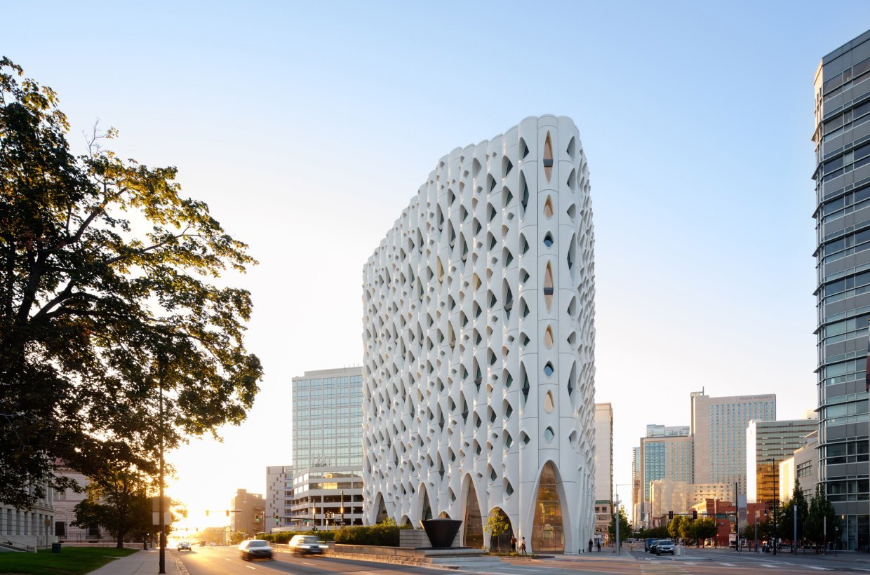 The first carbon-positive hotel in the USA: a hotel with "aspen eyes" was built in Denver