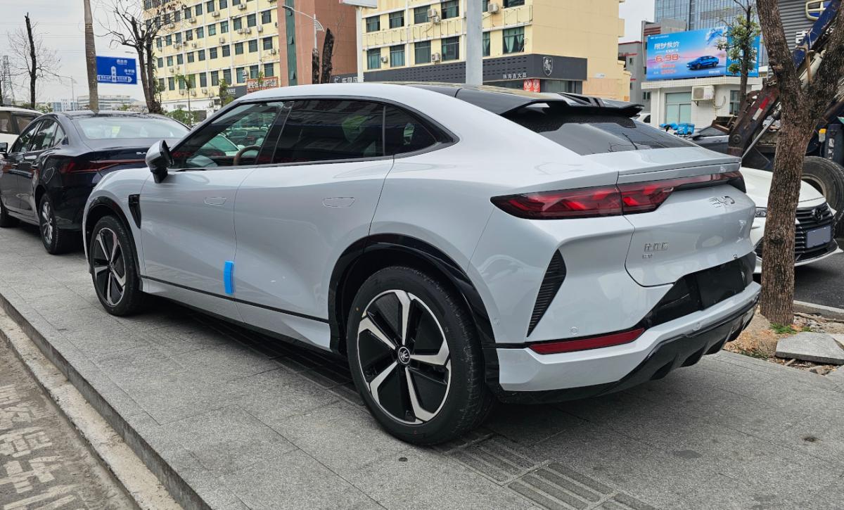 Названо автомобілі з Китаю, які найбільше розкуповують українці